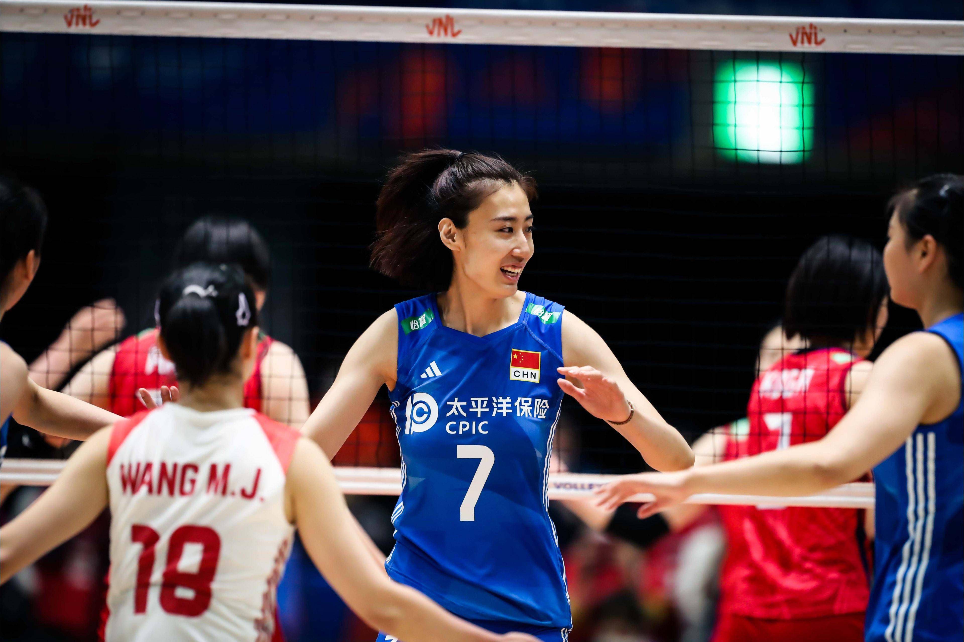 上海申花公告：上海申花足球俱乐部与俄罗斯籍教练莱昂尼德·斯卢茨基（Leonid Slutsky）完成签约，自2024年1月1日起，斯卢茨基正式出任上海申花足球队主教练。